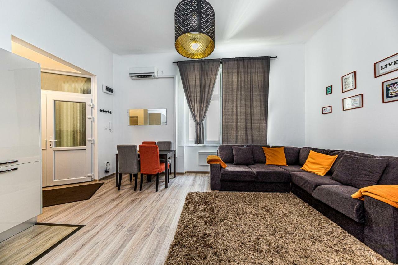 Precious Spot Lägenhet Budapest Exteriör bild